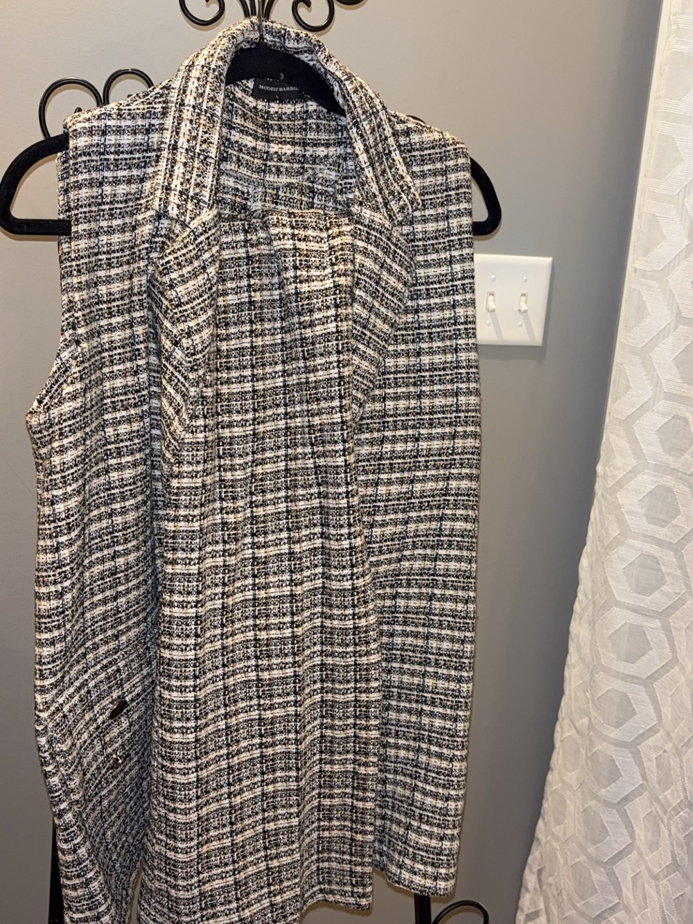 Plaid Sleeveless Tweed Vest in Black & White